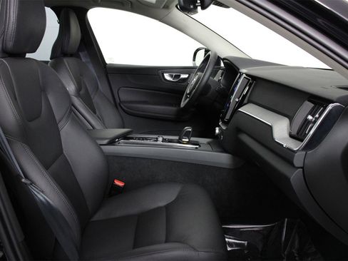 Certified 2025 Volvo XC60 B5 Plus image 29