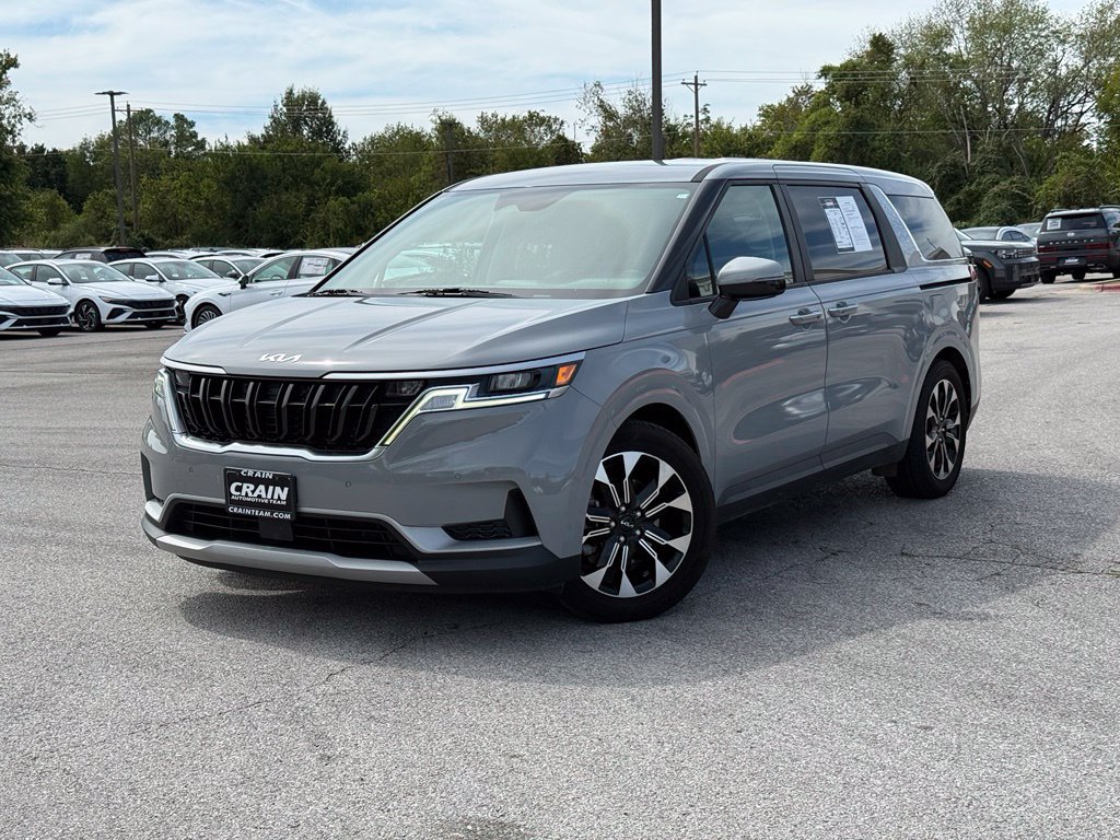 Used 2022 Kia Carnival EX FWD image 3