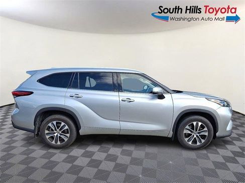 Certified 2022 Toyota Highlander XLE image 7