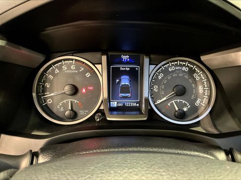 Used 2017 Toyota Tacoma Limited w/ Tow Package AWD/4WD image 14