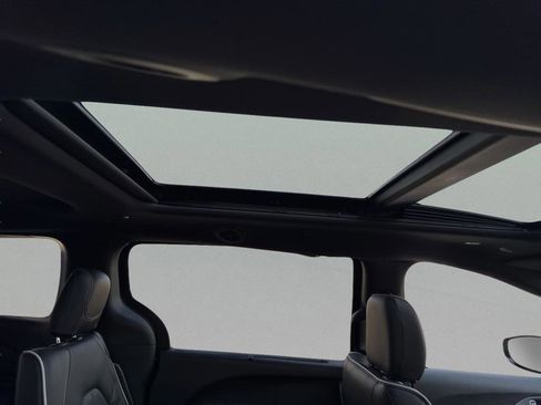 New 2026 Chrysler Pacifica Limited image 38