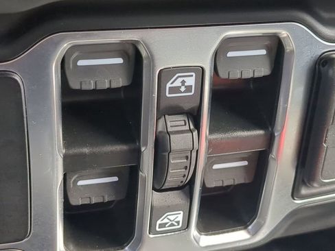 Used 2025 Jeep Wrangler Unlimited Sahara AWD/4WD image 23