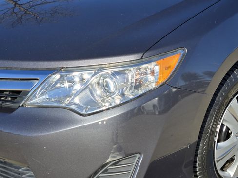 Used 2014 Toyota Camry LE image 7