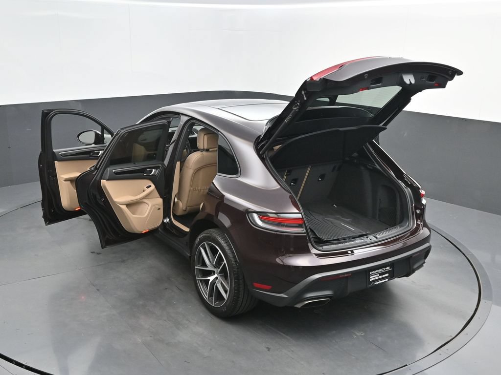 Certified 2024 Porsche Macan AWD/4WD image 47