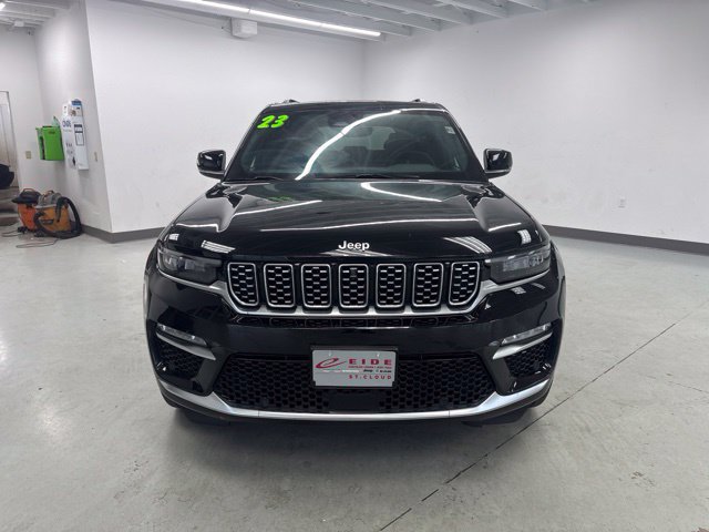 Used 2023 Jeep Grand Cherokee Summit w/ Luxury Tech Group V AWD/4WD image 2