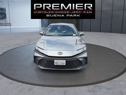 Used 2025 Toyota Camry SE FWD image 3