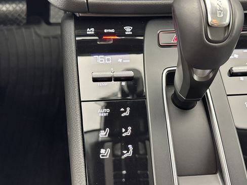 Certified 2026 Porsche Macan AWD/4WD image 46
