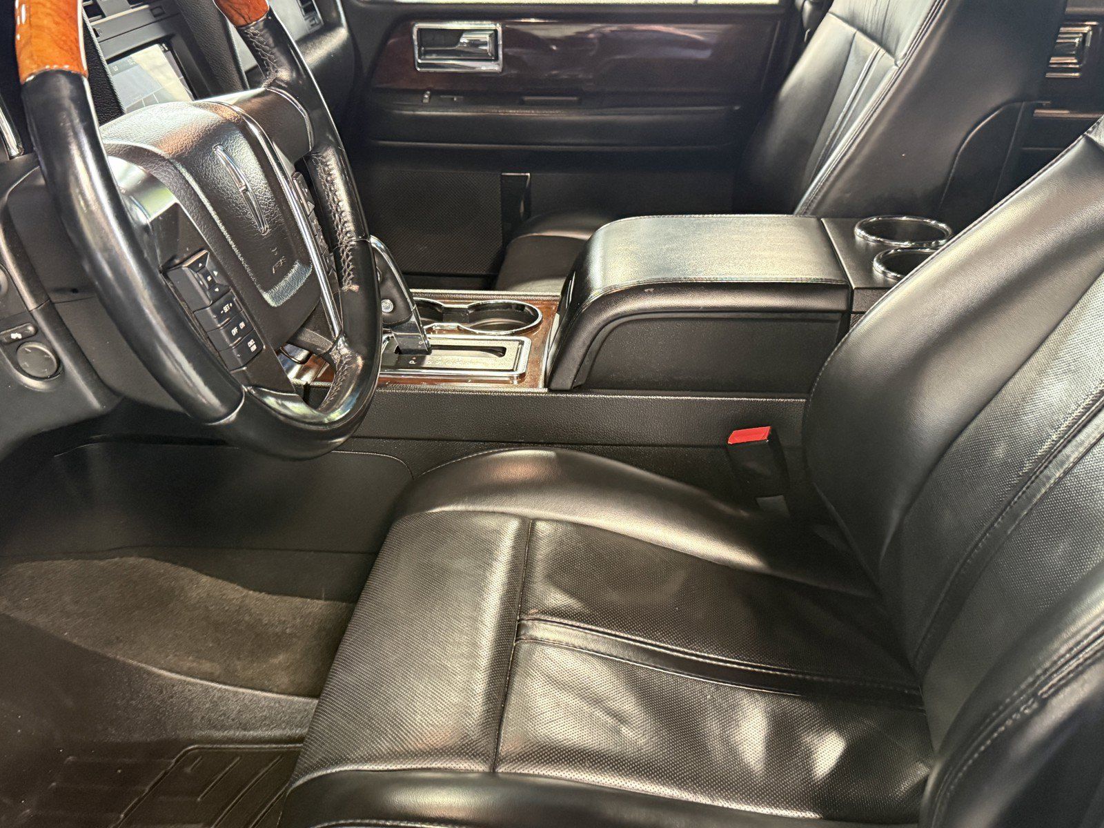 Used 2017 Lincoln Navigator Select AWD/4WD image 25