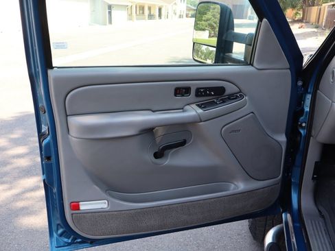 Used 2004 GMC Sierra 2500 SLT w/ Heavy-Duty Power Package AWD/4WD image 23