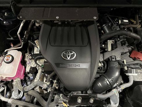 Used 2023 Toyota Highlander XLE image 12