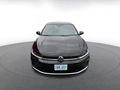 Used 2025 Volkswagen Jetta SE image 4