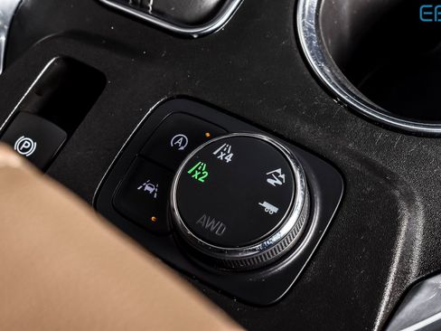 Used 2023 Chevrolet Traverse Premier image 30