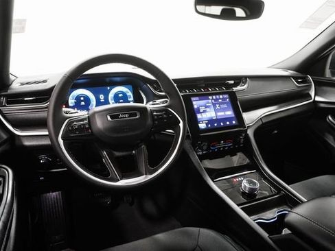 Used 2025 Jeep Grand Cherokee L Laredo image 22