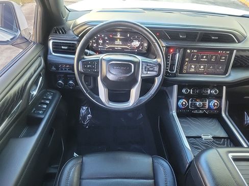 Used 2023 GMC Yukon XL Denali image 17