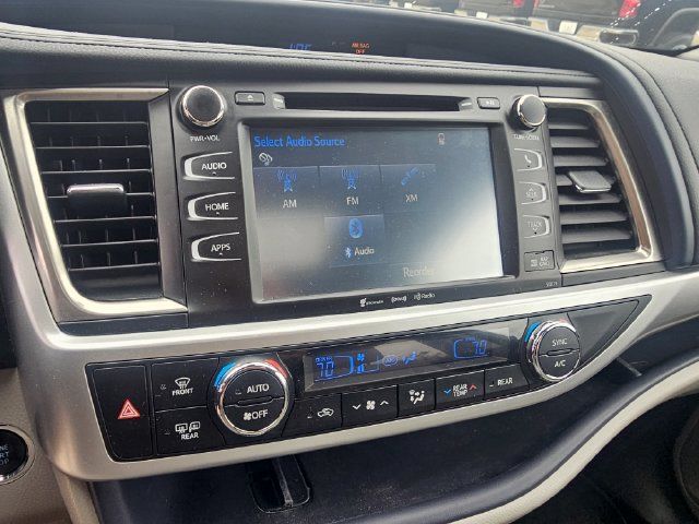 Used 2017 Toyota Highlander XLE AWD/4WD image 16