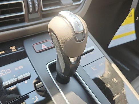 New 2026 Porsche Macan AWD/4WD image 15