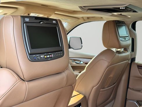 Used 2016 Cadillac Escalade Platinum AWD/4WD image 16
