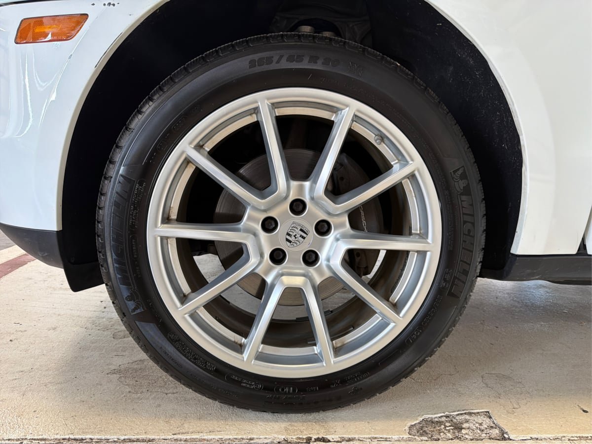 Used 2018 Porsche Macan AWD/4WD image 13