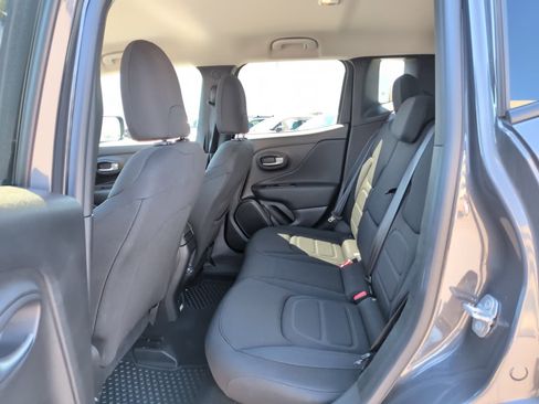 Used 2022 Jeep Renegade Latitude w/ Convenience Group AWD/4WD image 12
