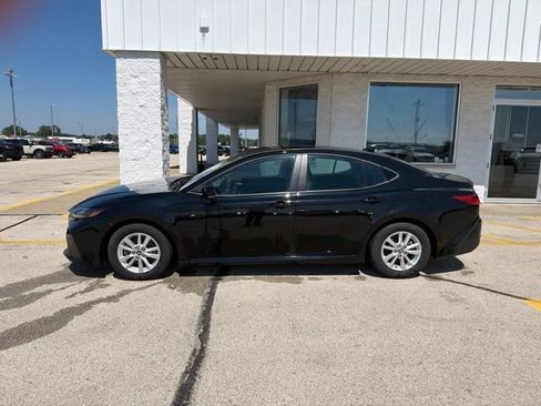 Used 2025 Toyota Camry LE FWD image 4