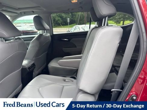 Used 2023 Toyota Highlander XLE AWD/4WD image 24