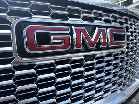Used 2023 GMC Yukon Denali image 32