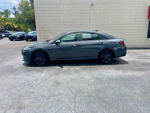 Used 2023 Hyundai Elantra SEL FWD image 2
