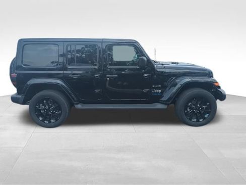 Used 2023 Jeep Wrangler Unlimited Sahara w/ Cold Weather Group AWD/4WD image 5