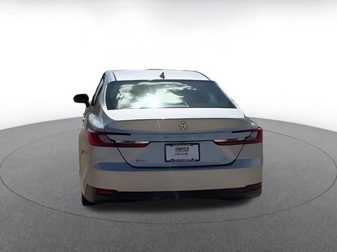 Used 2025 Toyota Camry LE image 12