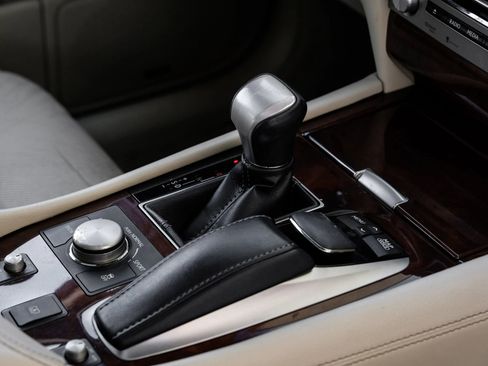 Used 2014 Lexus LS 460 image 27