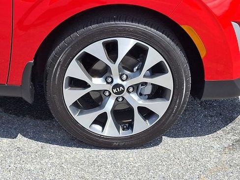 Used 2025 Kia Soul LX FWD image 8
