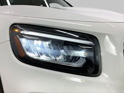 Used 2025 Mercedes-Benz GLB 250 image 27