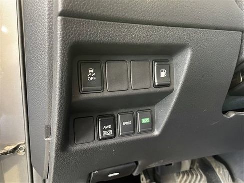 Used 2018 Nissan Rogue S AWD/4WD image 12