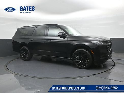 New 2025 Lincoln Navigator L Reserve w/ Jet Appearance Package image 4