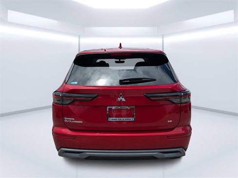 New 2025 Mitsubishi Outlander SE image 4