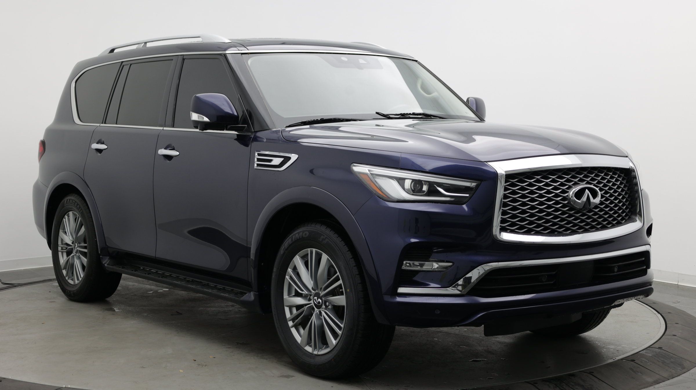Used 2021 INFINITI QX80 Luxe RWD image 3