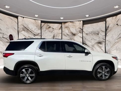 Used 2019 Chevrolet Traverse LT w/ LT Premium Package FWD image 5