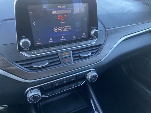 Used 2024 Nissan Altima 2.5 SV image 7