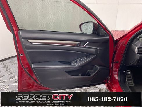 Used 2018 Honda Accord Sport image 12