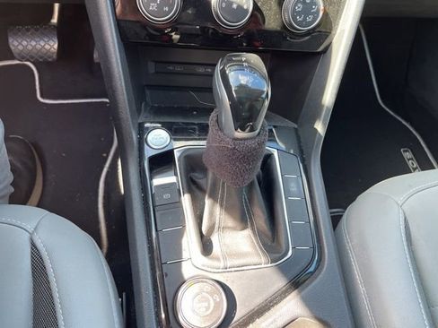 Used 2023 Volkswagen Taos SE w/ Panoramic Sunroof Package image 25