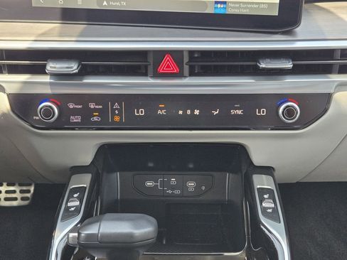 Certified 2025 Kia Sorento SX AWD/4WD image 21