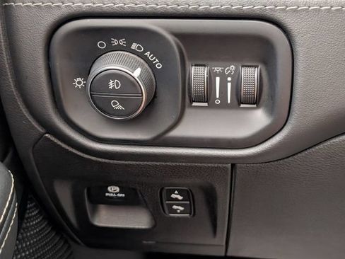 Used 2022 RAM 1500 Limited AWD/4WD image 14