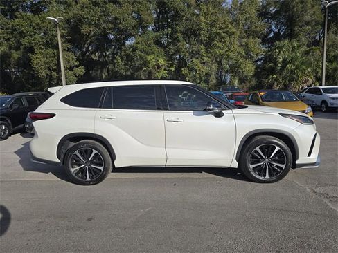Used 2021 Toyota Highlander XSE image 3