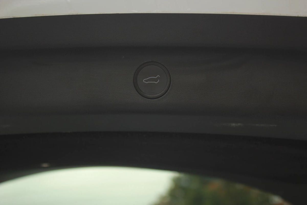 Used 2022 Tesla Model Y Long Range AWD/4WD image 32