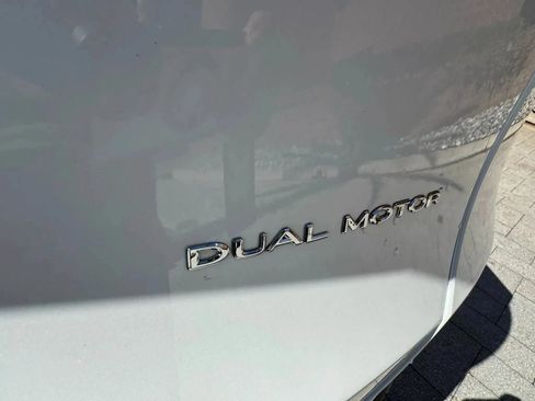 Used 2022 Tesla Model Y Long Range AWD/4WD image 35