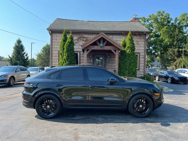Used 2024 Porsche Cayenne Coupe AWD/4WD image 9