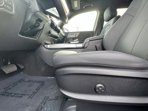 New 2026 Mercedes-Benz GLB 250 4MATIC image 14