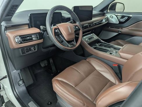 Used 2025 Lincoln Aviator Reserve w/ Equipment Group 201A image 11