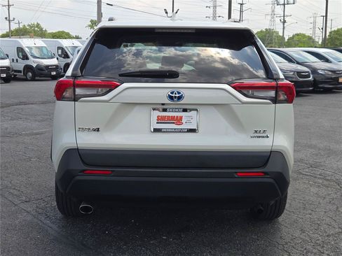 Used 2021 Toyota RAV4 XLE Premium AWD/4WD image 23