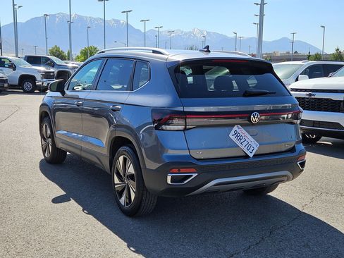 Used 2025 Volkswagen Taos SE AWD/4WD image 5